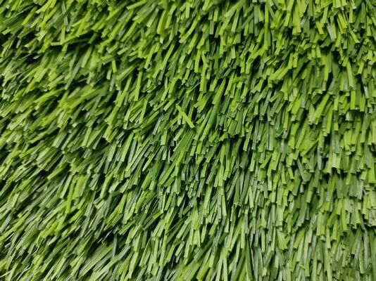 50 মিমি পিল উচ্চতা 12000 Dtex 130 সেলাই প্রতি মিটার ফুটবল খেলাধুলার ক্ষেত্রের জন্য কৃত্রিম ঘাস